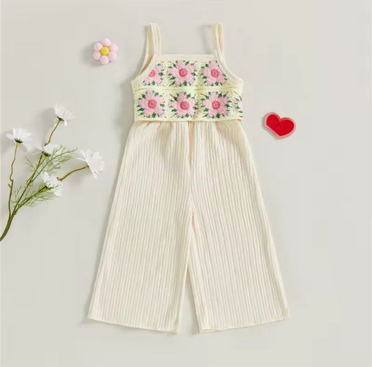 Monito con bordados de flores