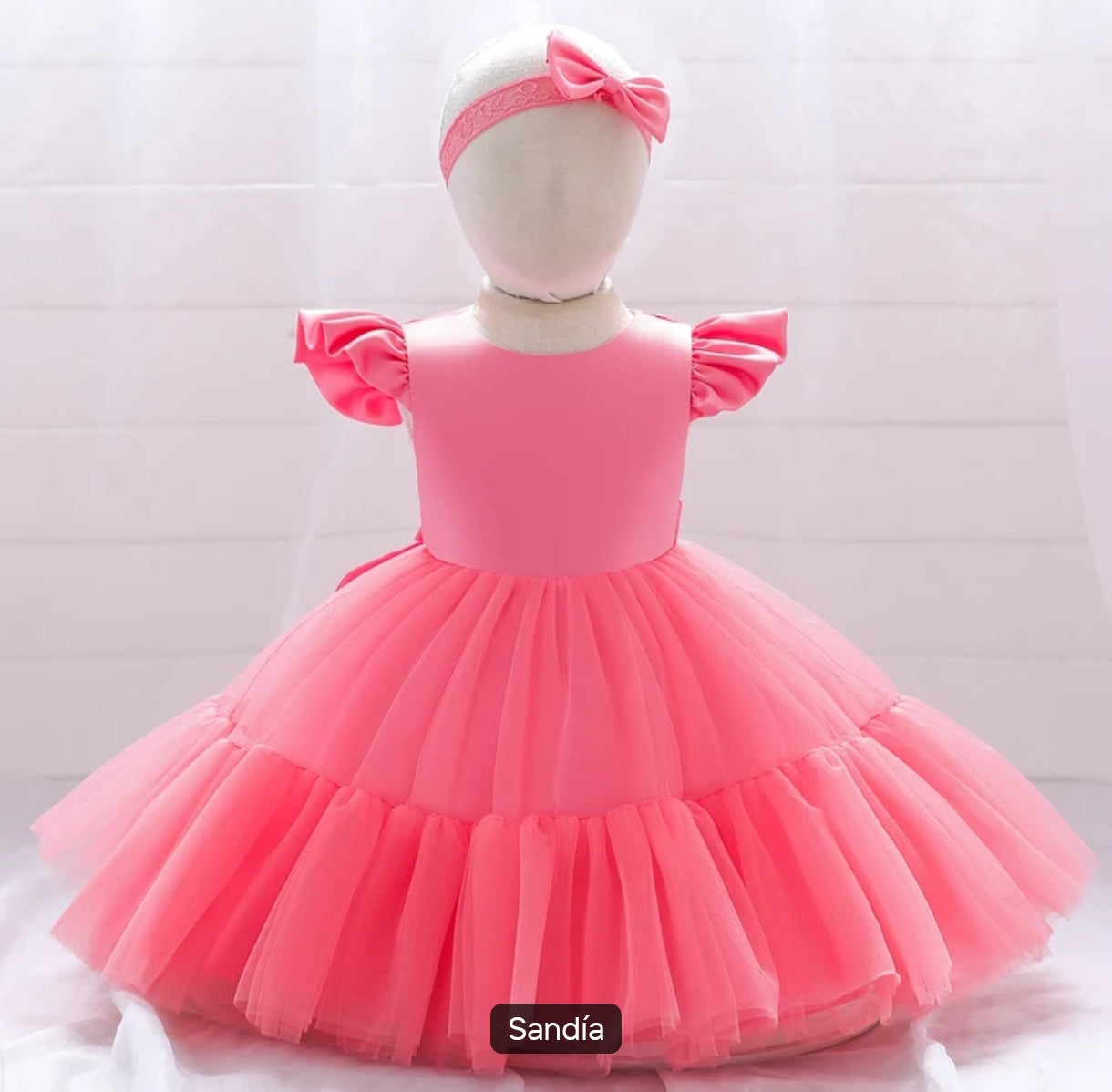 Vestido Elegante con mangas y tul