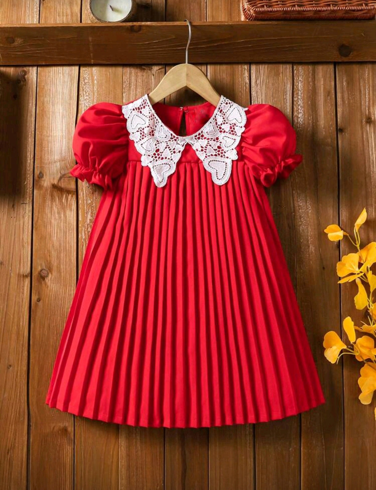 Vestido plisado de mangas abullonadas