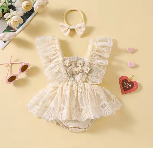 Body vestido con bordados floral y renda