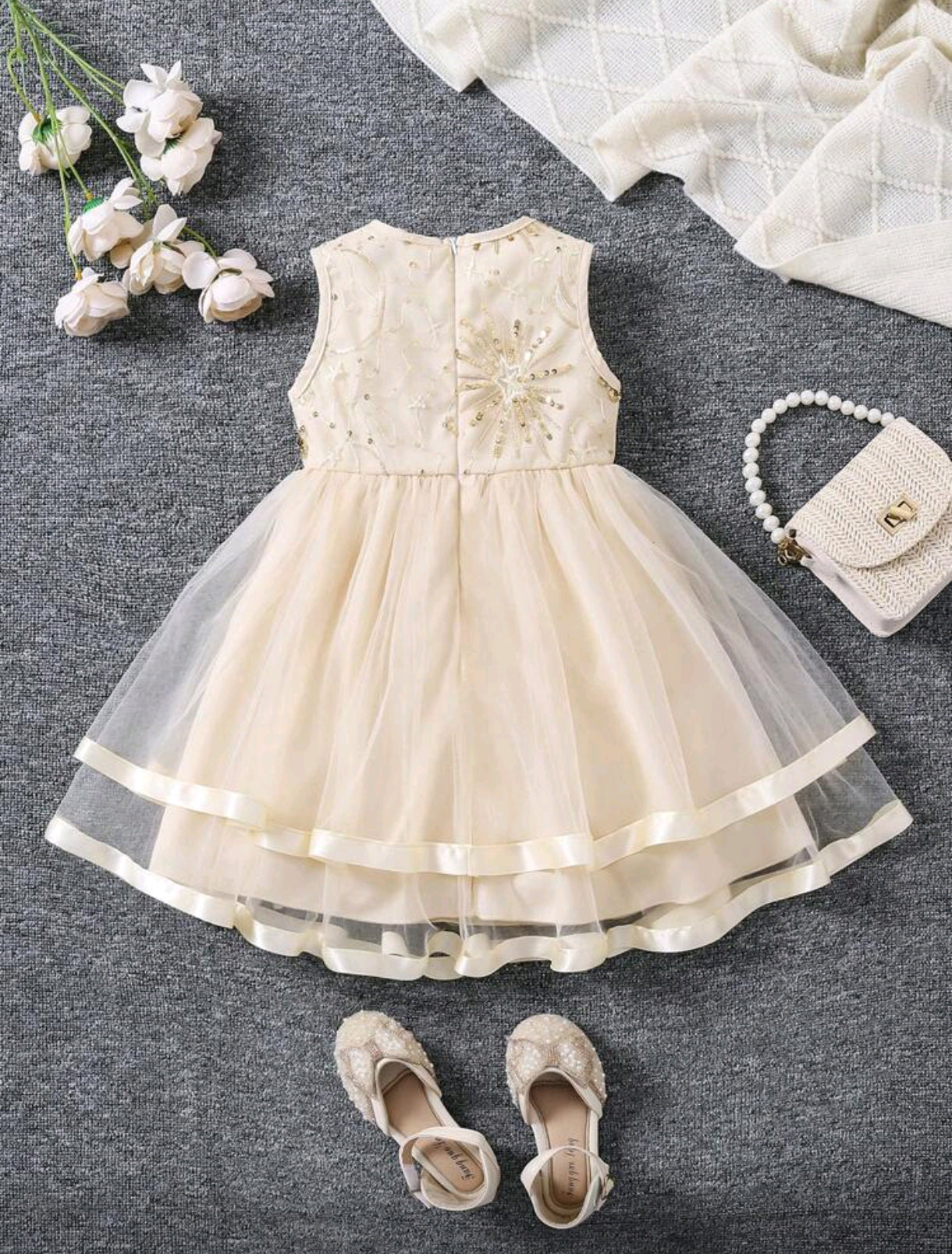 Vestido elegante sin mangas con lentejuelas