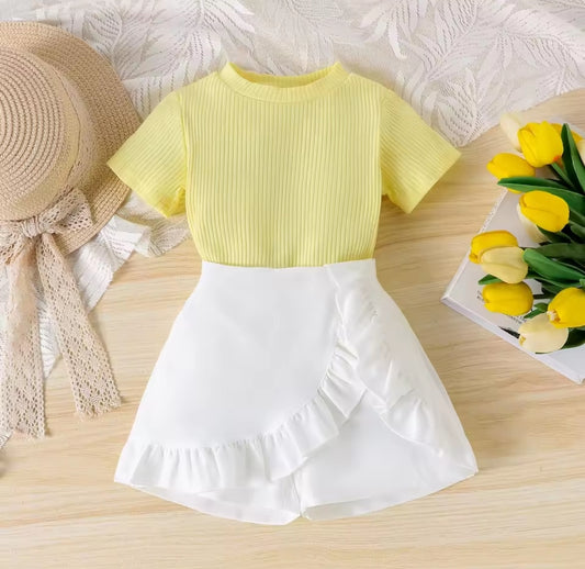 Blusa acanalada + short pollera