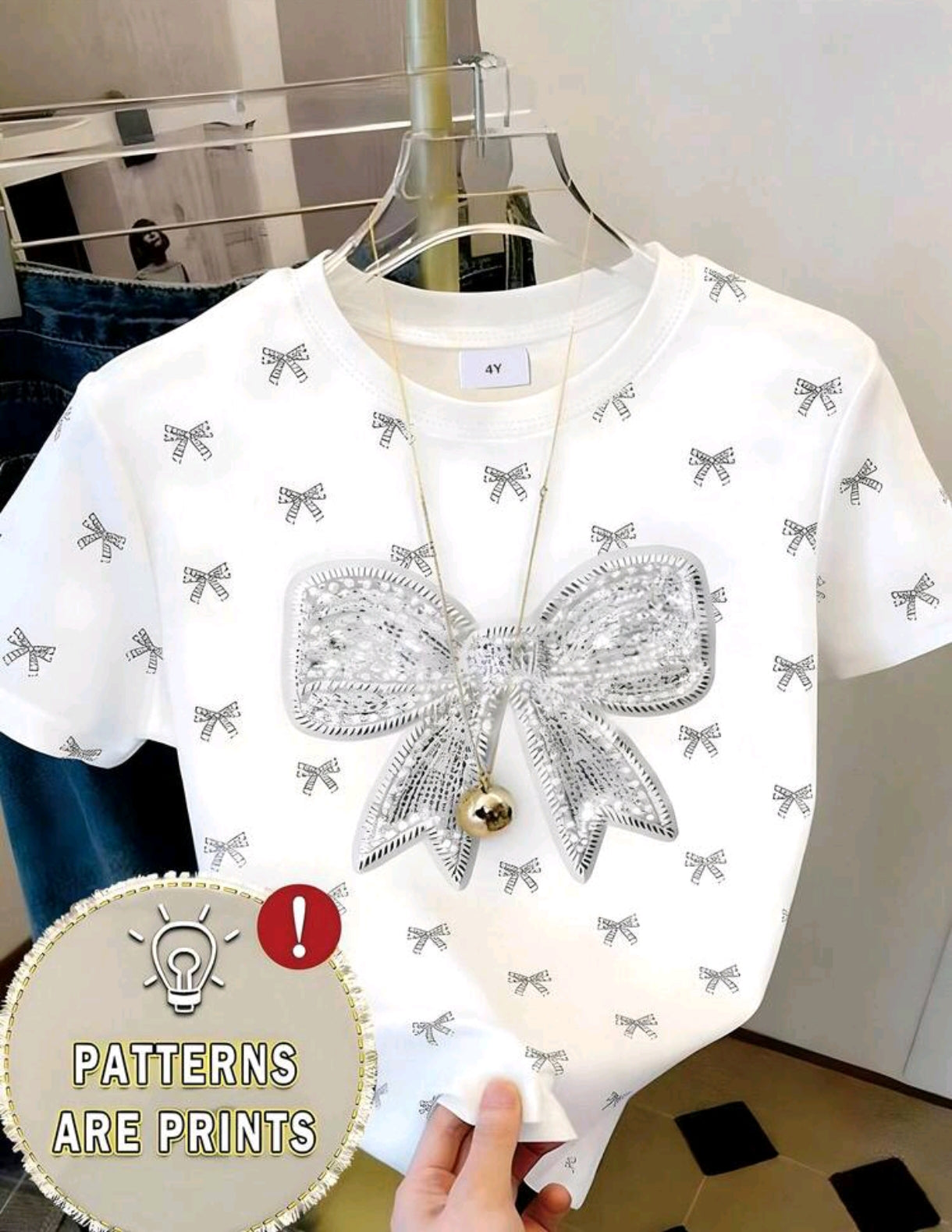 Remera con estampado de moños