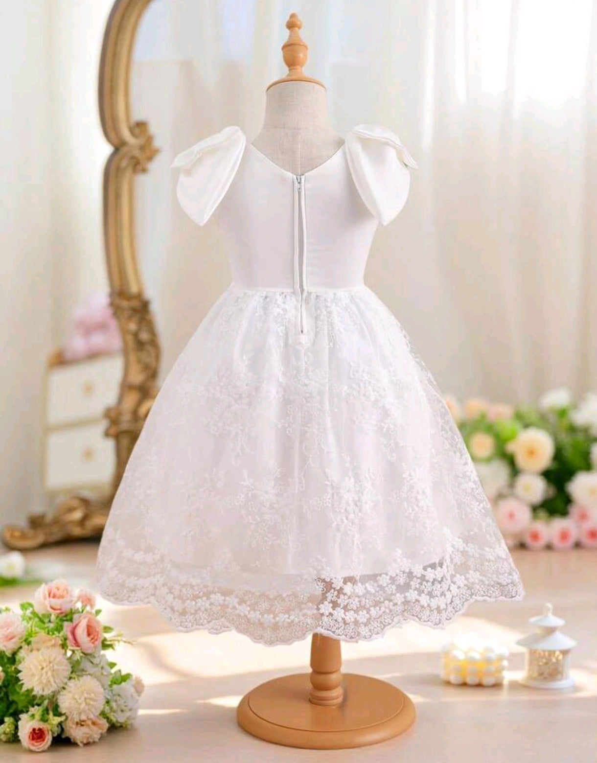 Vestido Blanco Elegante con lazo 3D en el hombro
