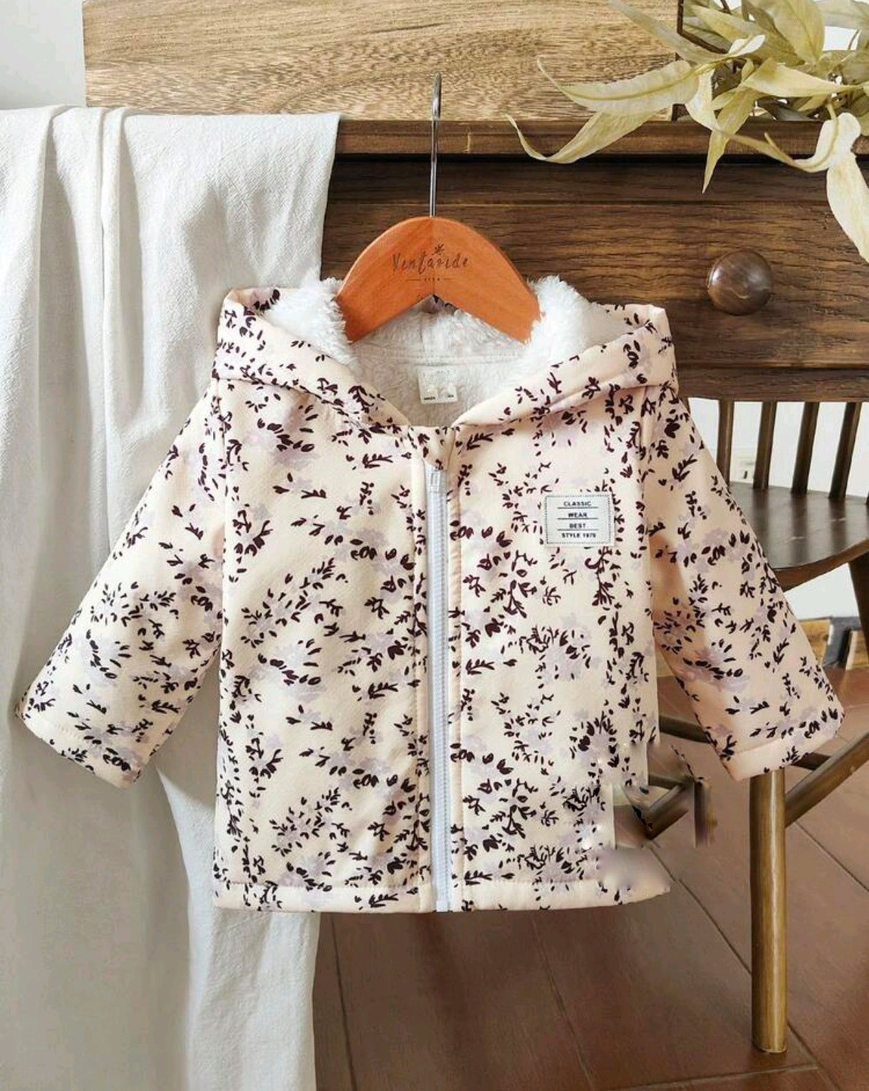 Chaqueta con capucha con estampado Floral