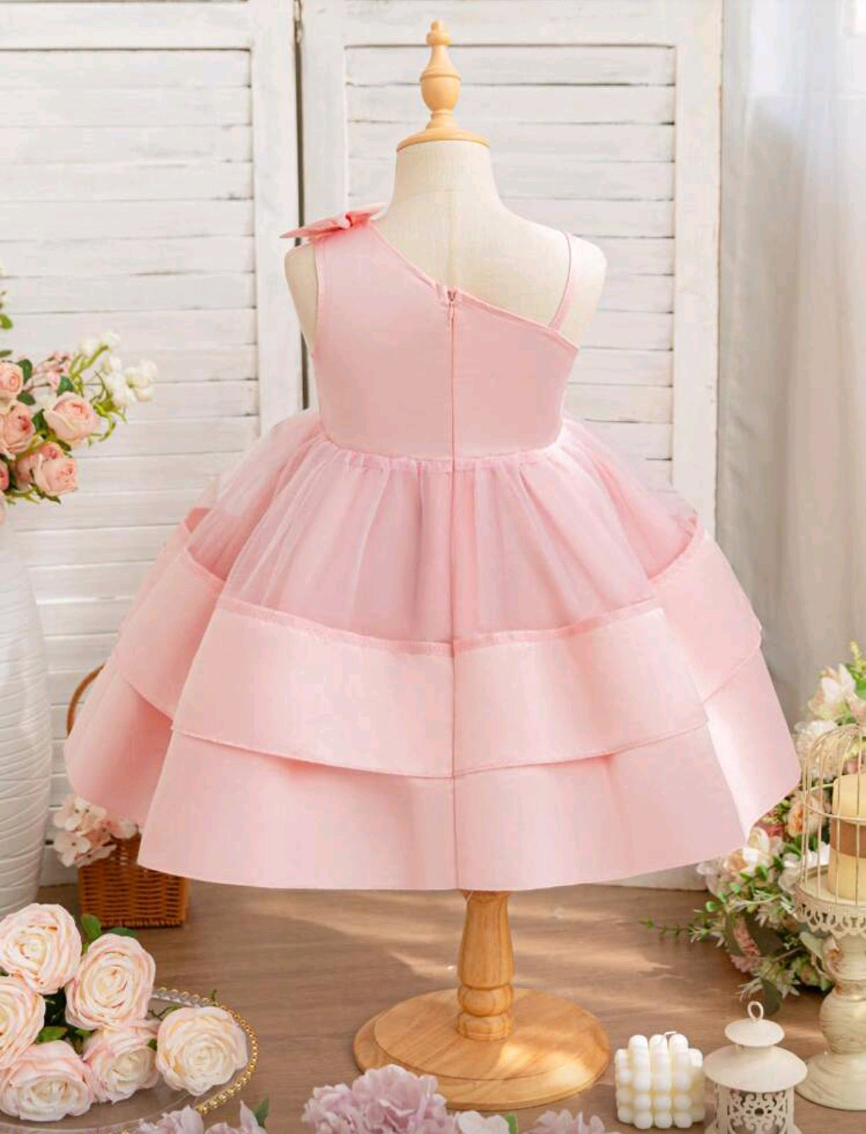 Vestido elegante, mangas asimétrica