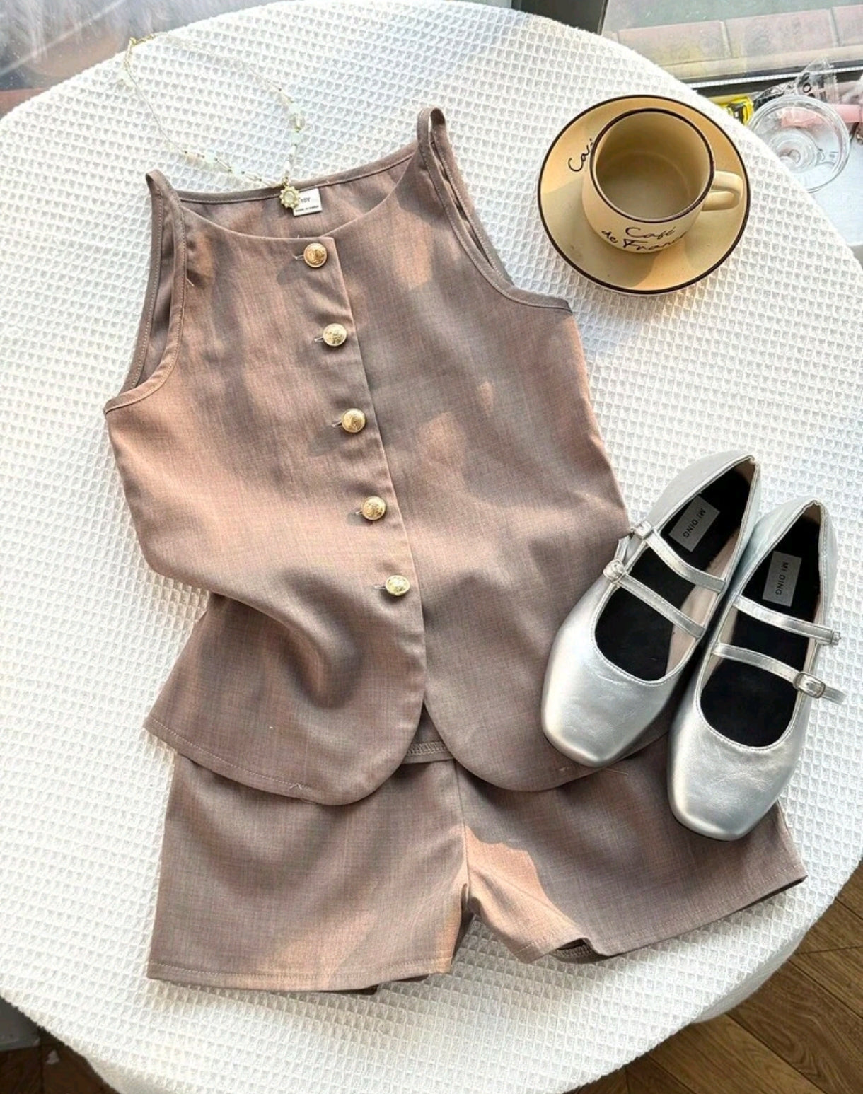 Blusa sin mangas abotonados+ short