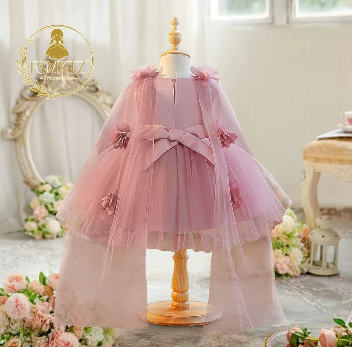Vestido Elegante con detalles en flores, sin mangas