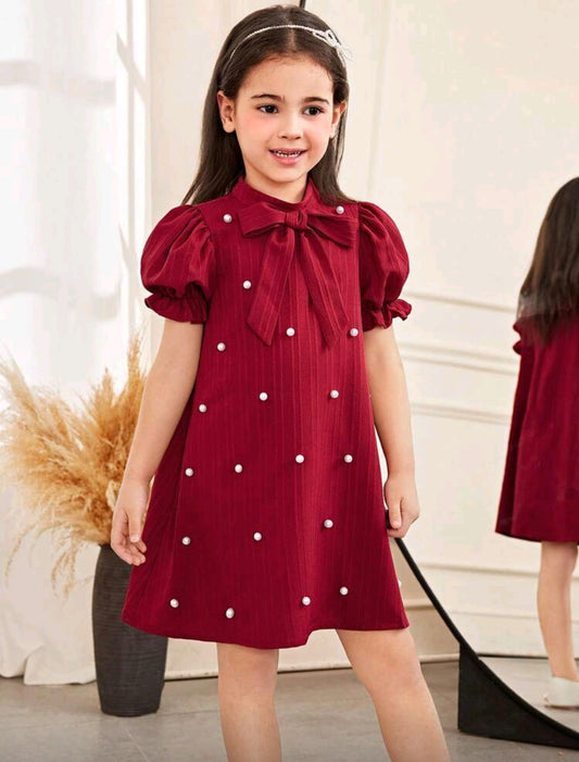 Vestido con mangas abullonadas y detelles en perlitas