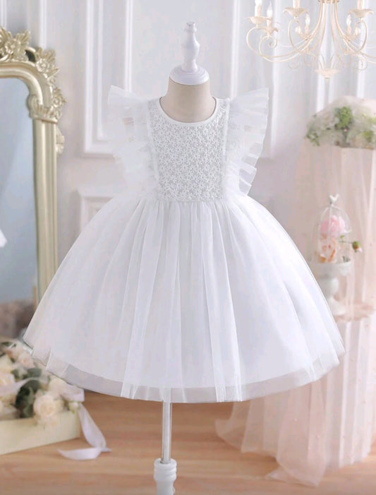 Vestido blanco con tul y renda