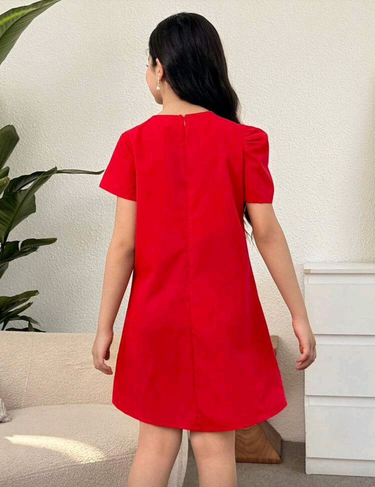 Vestido con moño en manga