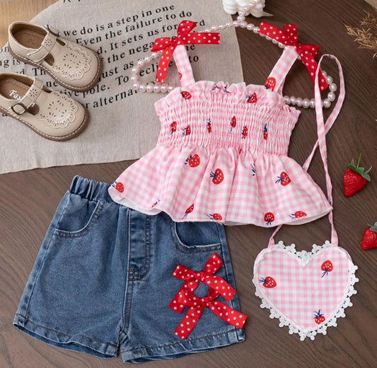 Blusa de tiritas con diseños de frutillas + short de Jeans + bolsito