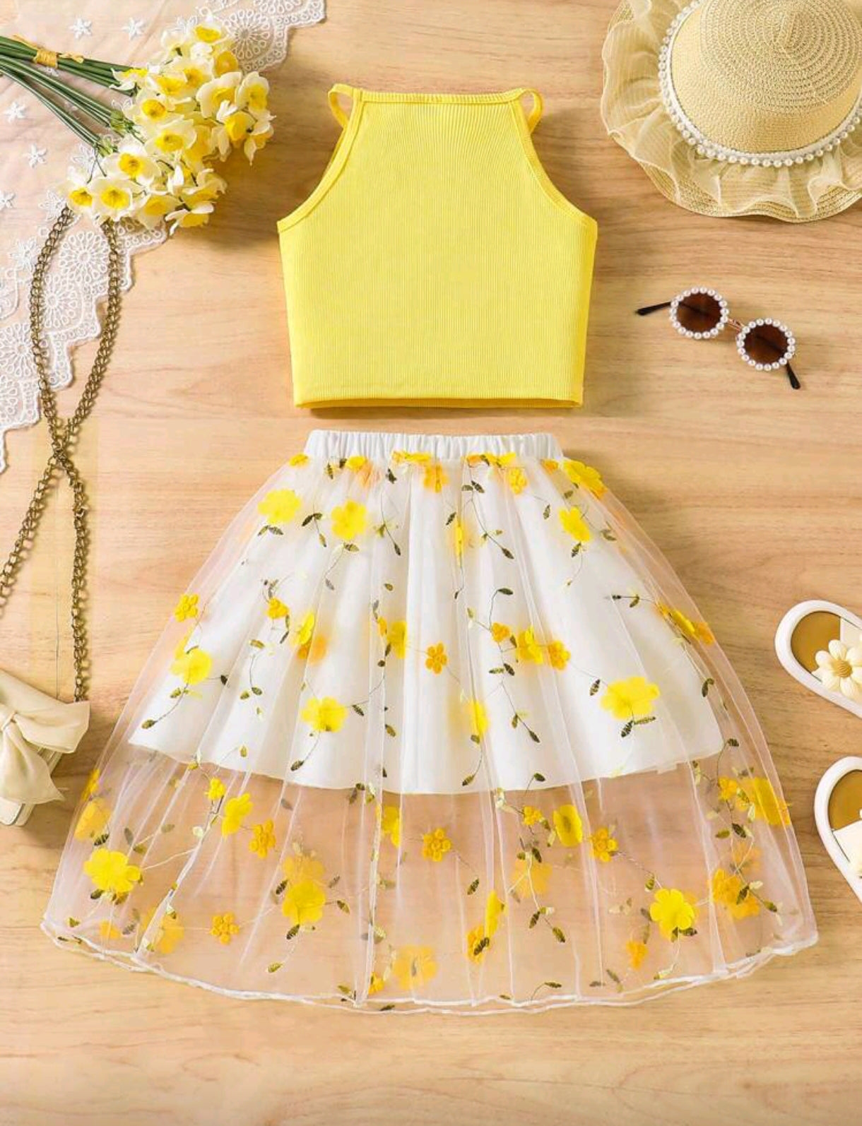 Top acanalado + falda con bordados