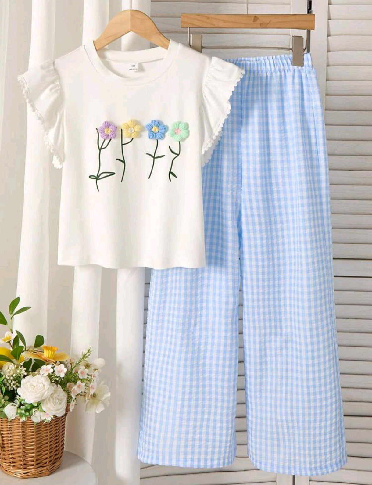 Blusa mangas Mari con bordados de flores + pantalón q cuadro