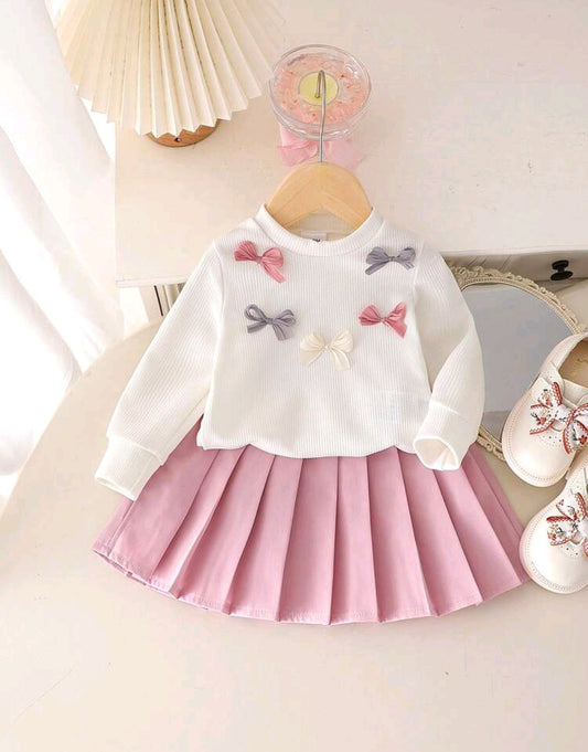 Mangas largas con detalles en moños+ falda plisada