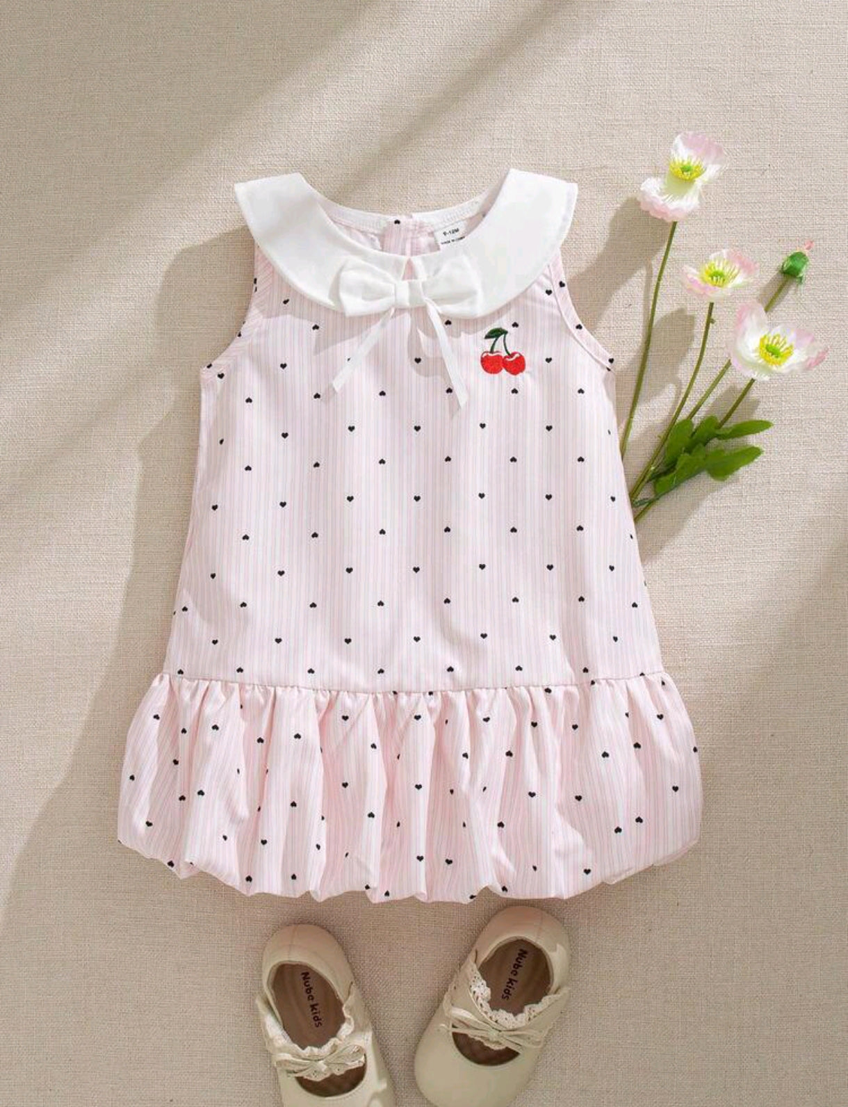 Vestido para bebé con cuello y con estampa de corazón
