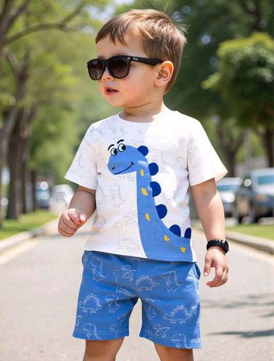 Remera con diseño dino + short