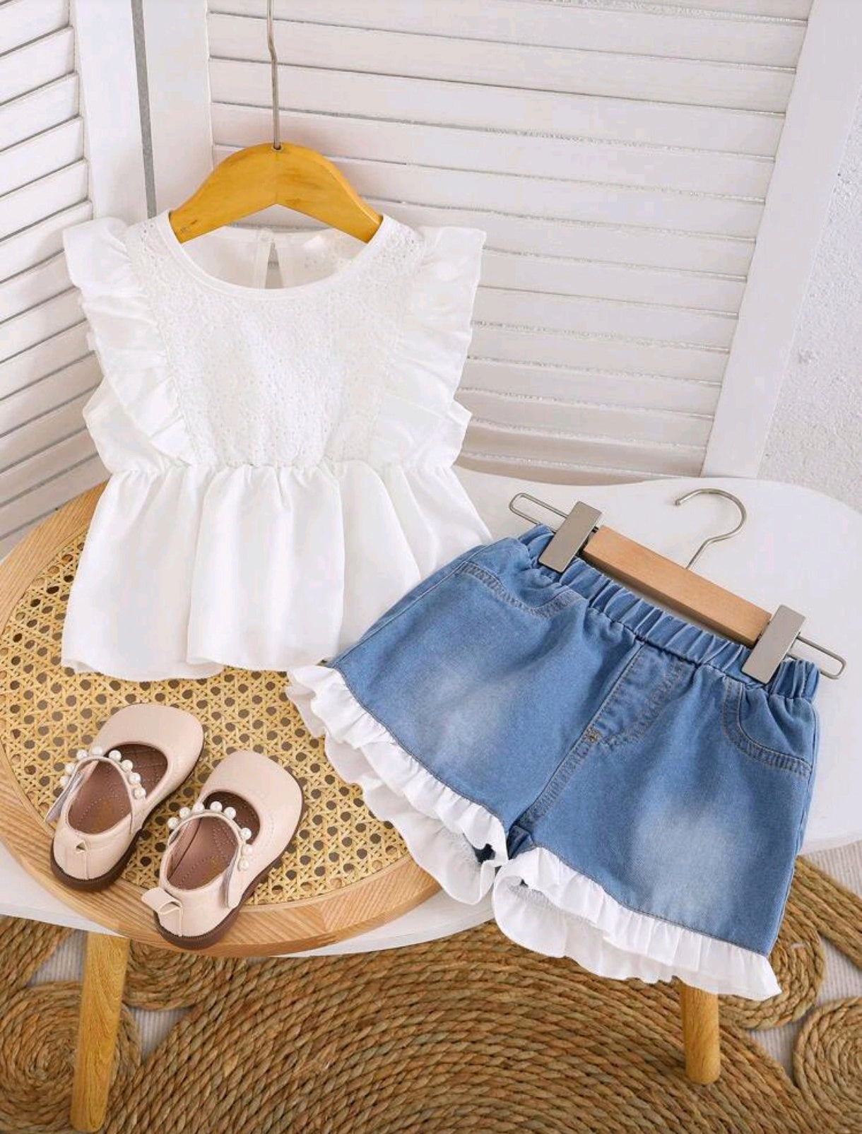 Blusa con encaje + short de jeans