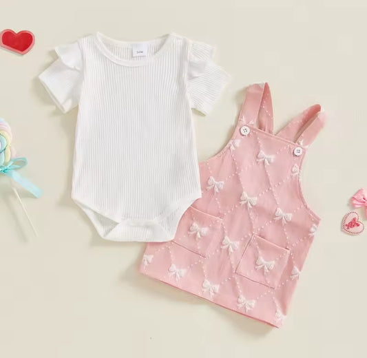 Body acanalado + vestido jardinera