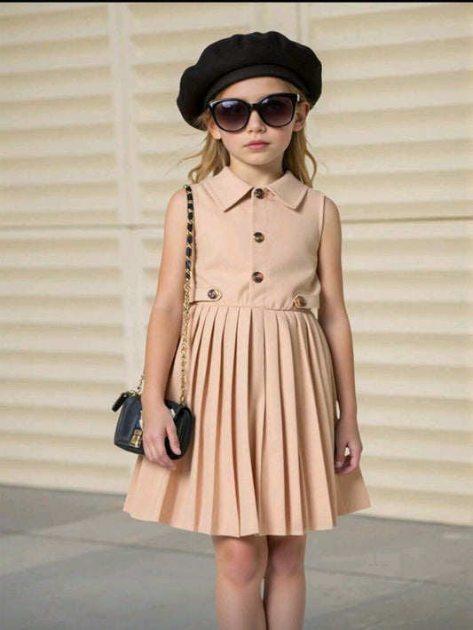 Vestido sin manga, con botones, plisado