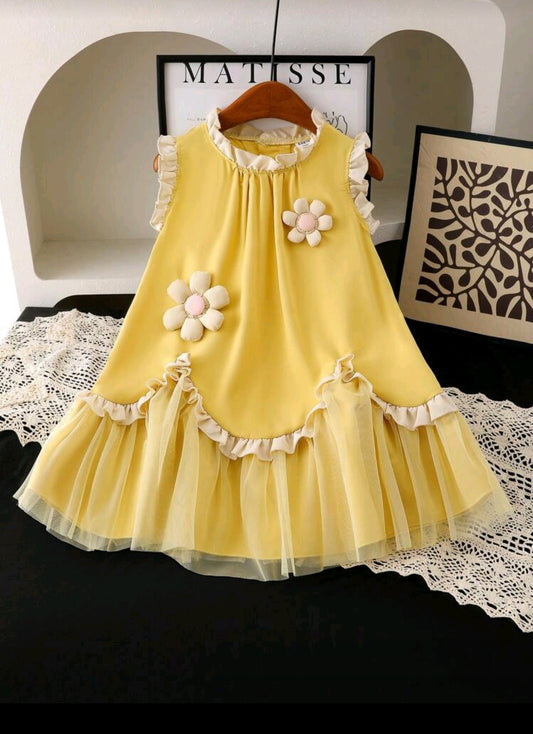 Vestido sin mangas con detalles en flores