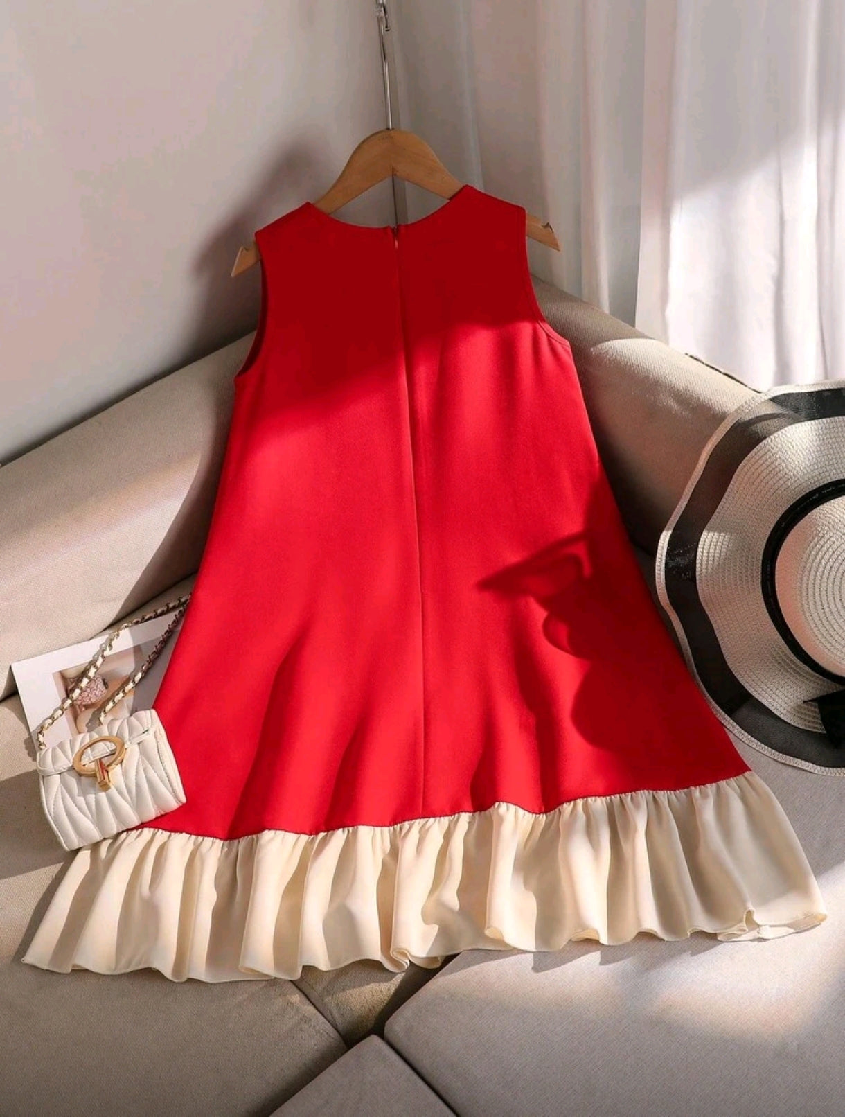 Vestido chic con detalles en perlitas y moño