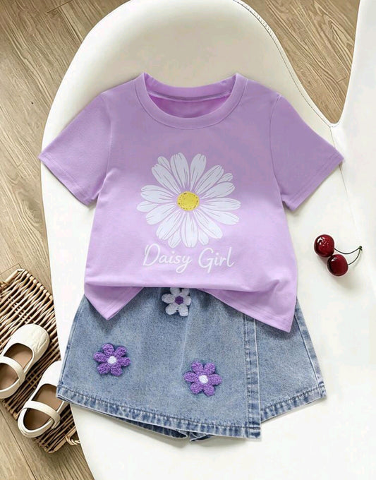 Remera con estampa + short pollera de Jeans con flores