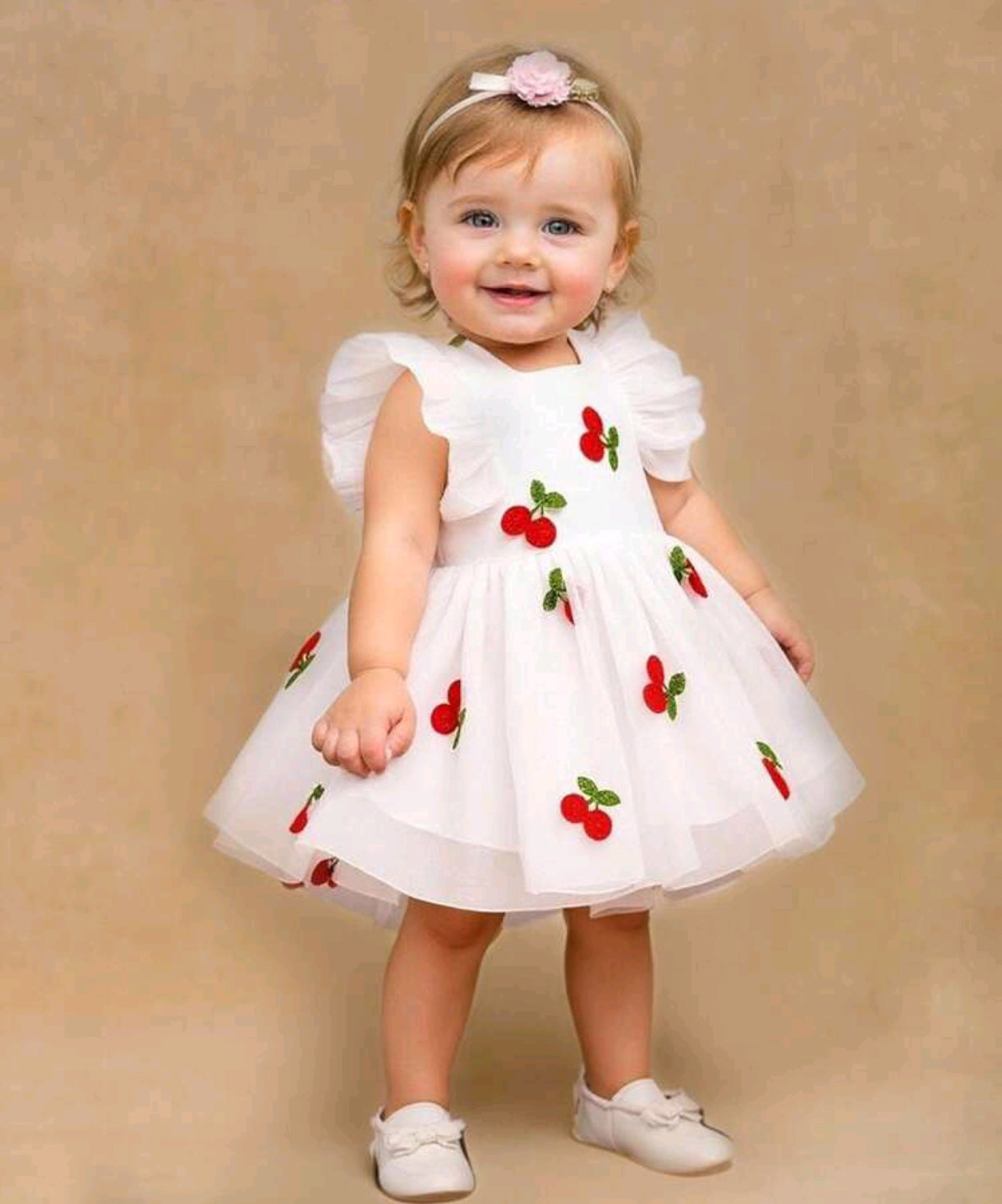 Vestido de tul con diseño de cerezas