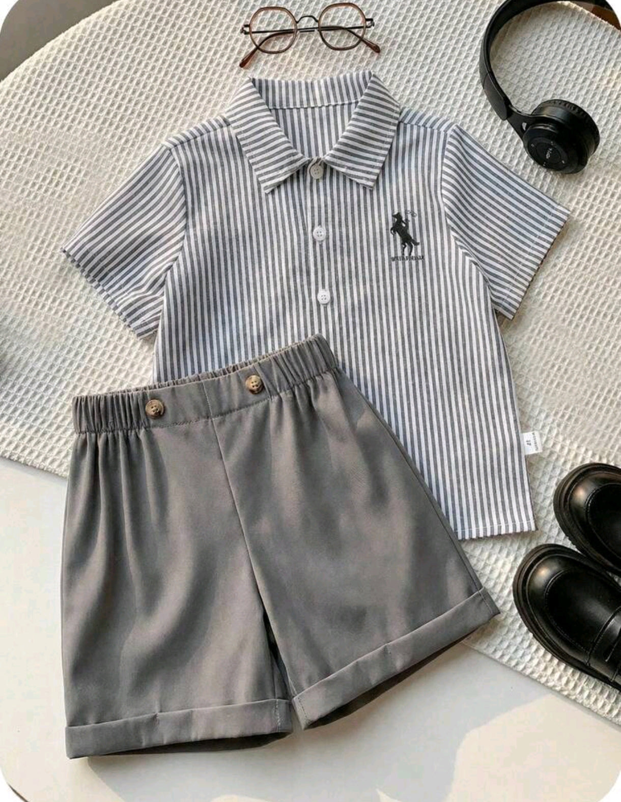 Camisa a rayas gris + Short