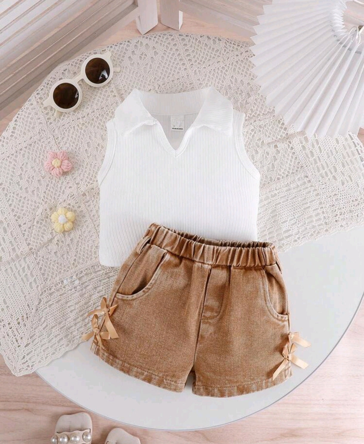 Blusa sin mangas con cuello+ short marrón de jeans