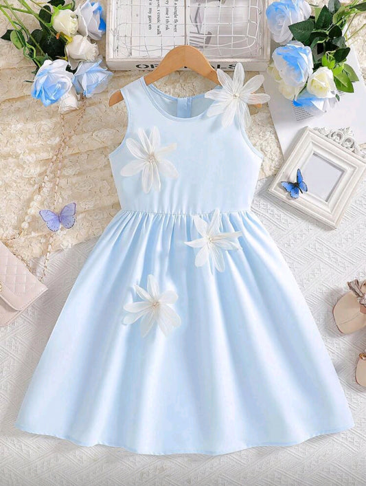 Vestido sin mangas con detelles en flores