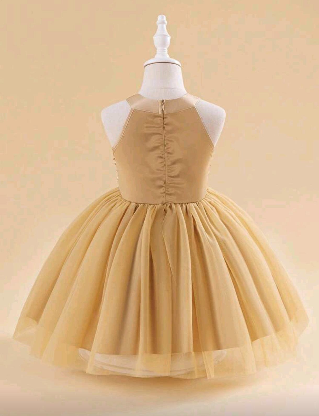 Vestido elegante de tul y lentejuelas