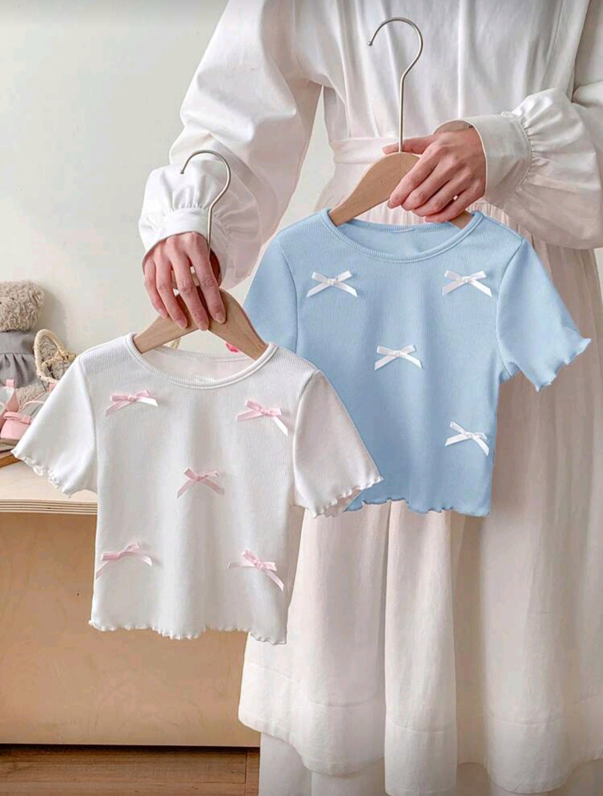 Blusa acanalada con detalles en moños