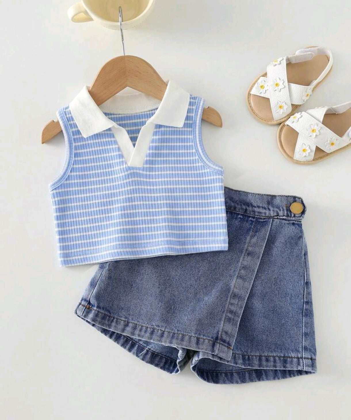 Blusa sin mangas con cuello + short pollera de Jeans