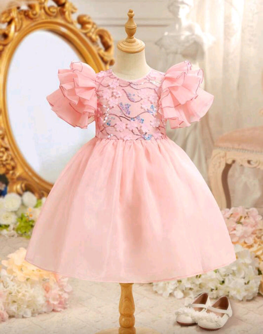 Vestido elegante de organza, detalles de flores