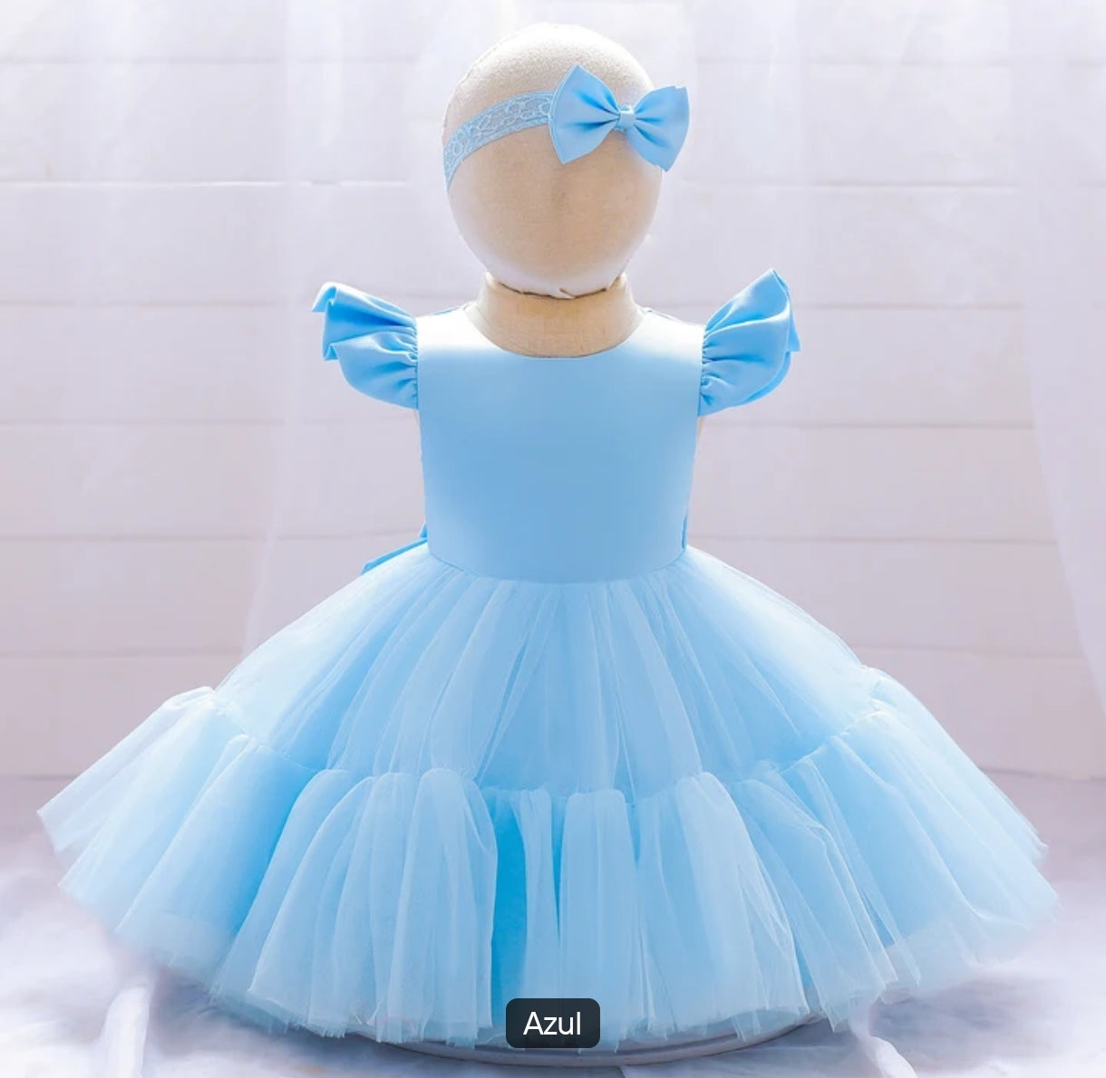 Vestido Elegante con mangas y tul