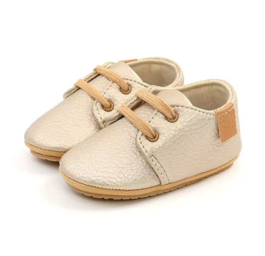 Acc. Zapato bebé de cuero con suelo engomada