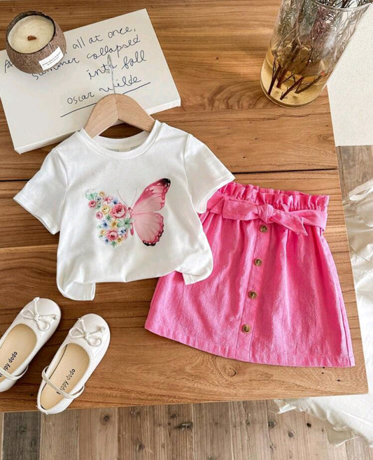 Remera con estampa de mariposa+ falda