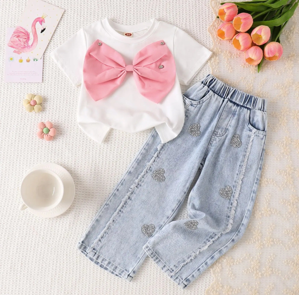 Blusa con lazo + pantalón de jeans con brillos