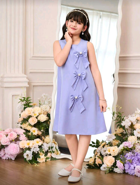 Vestido sin mangas con detalles en moños 3D