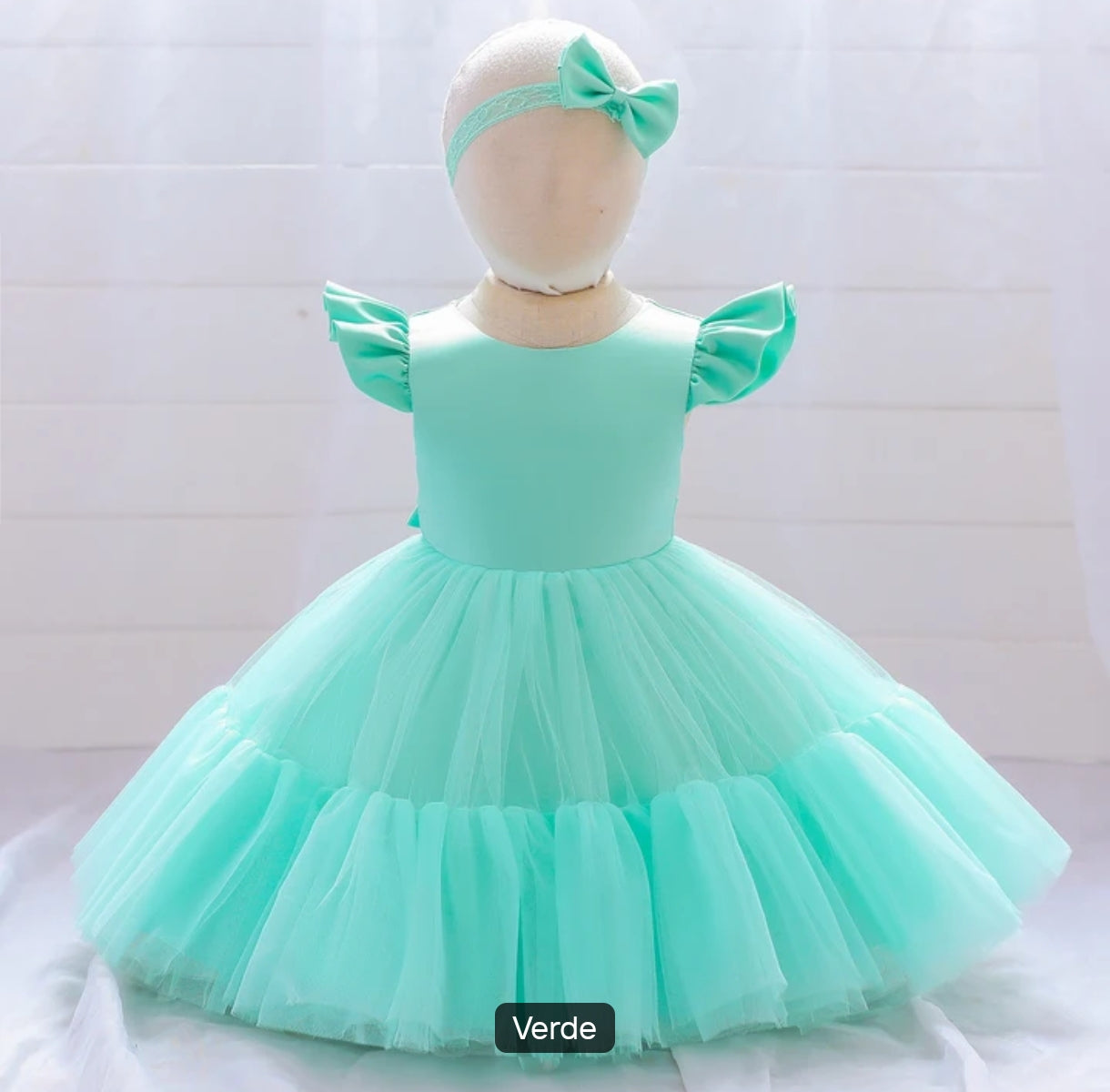 Vestido Elegante con mangas y tul