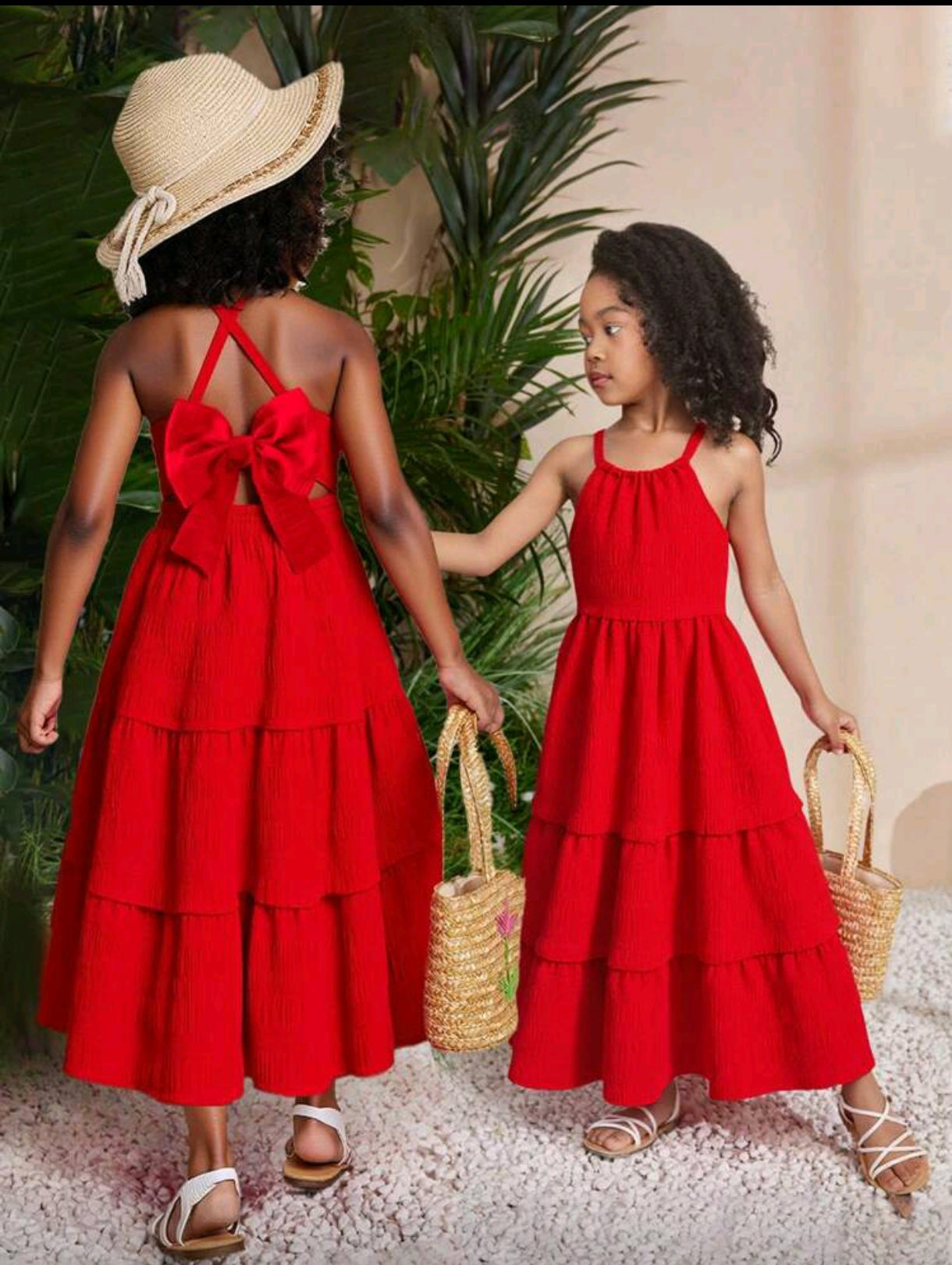 Vestido sin mangas, con moño en la espalda