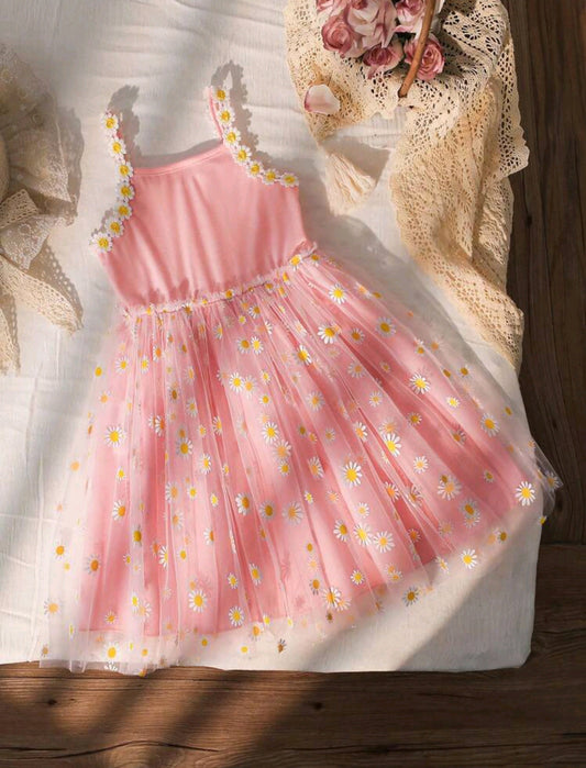 Vestido de tiritas y detalles de margaritas