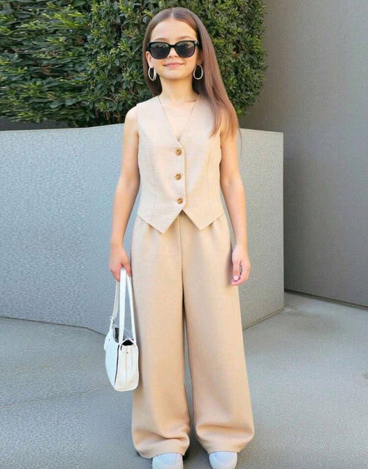 Blusa tipo chaleco + pantalón beige