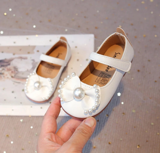 Acc. Zapato con detalles en perlitas