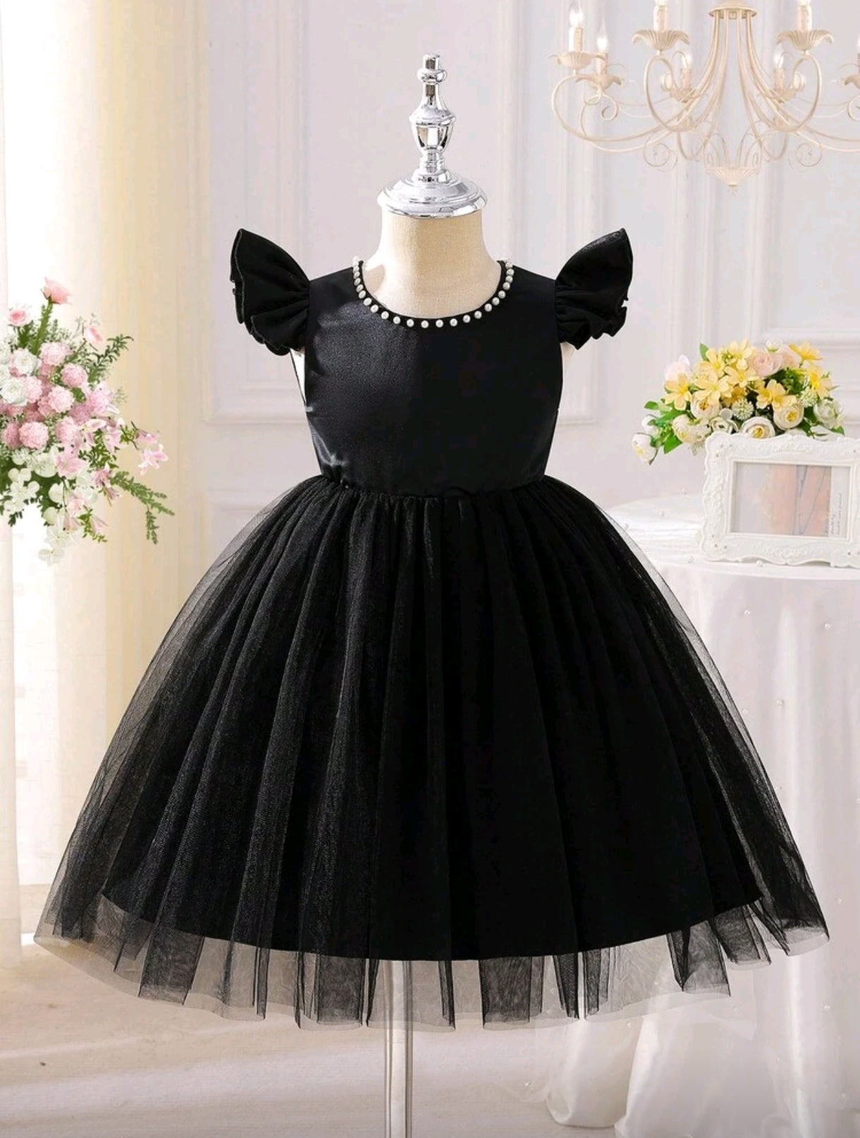 Vestido Elegante negro con detalles en perlitas