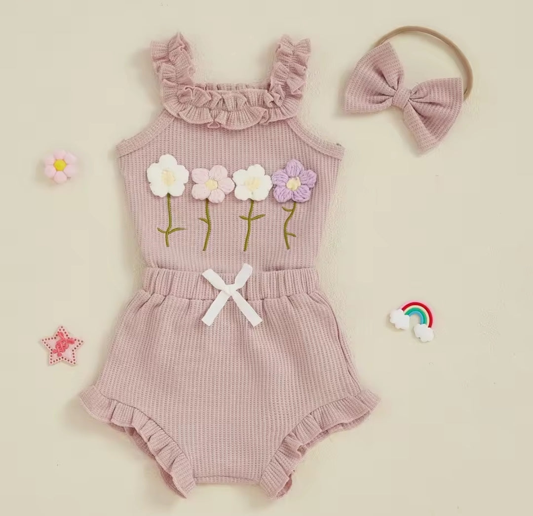 Body acabado con detalles en flores + short + diadema