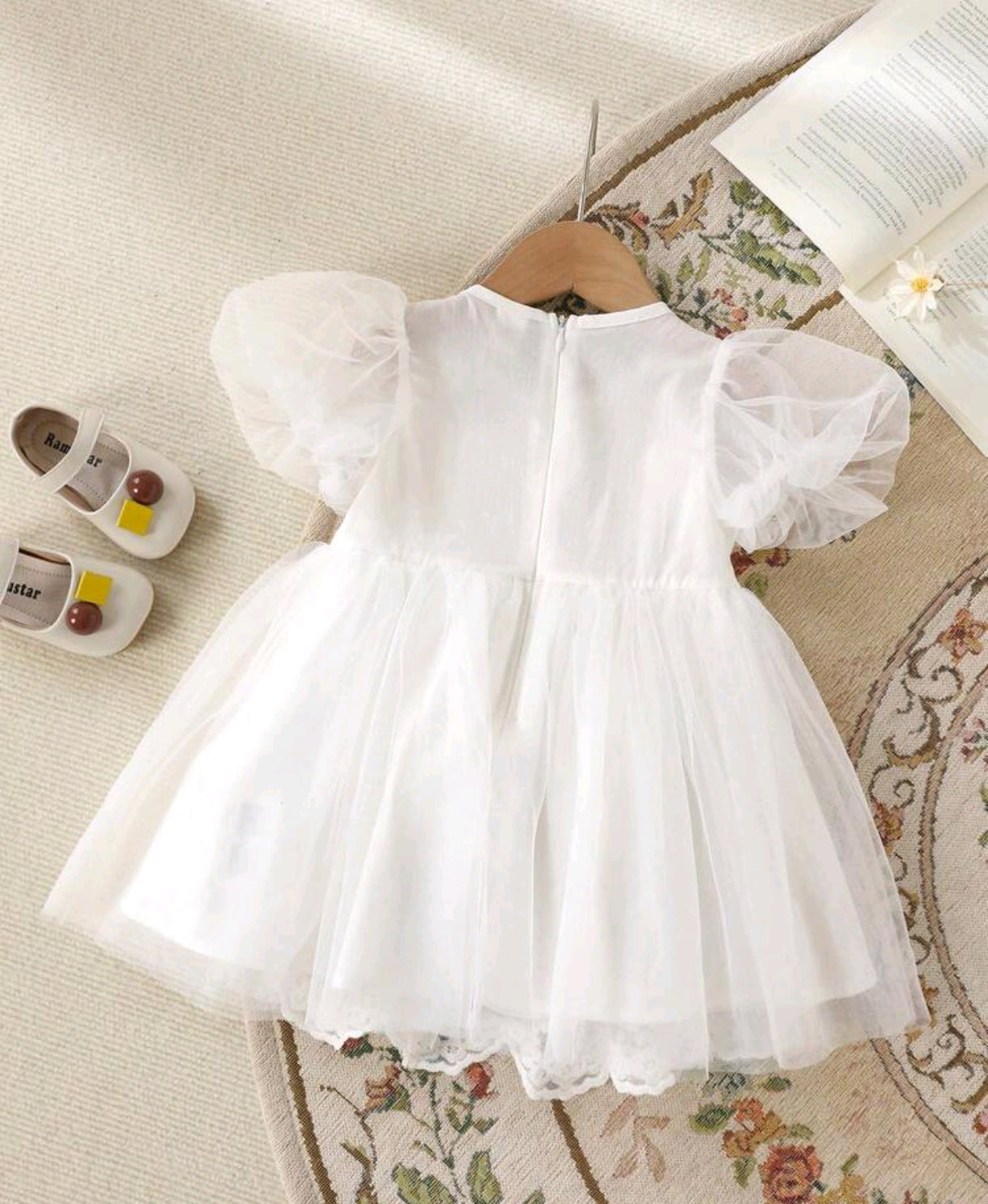 Vestido Blanco bebé con mangas abullonadas de encajes