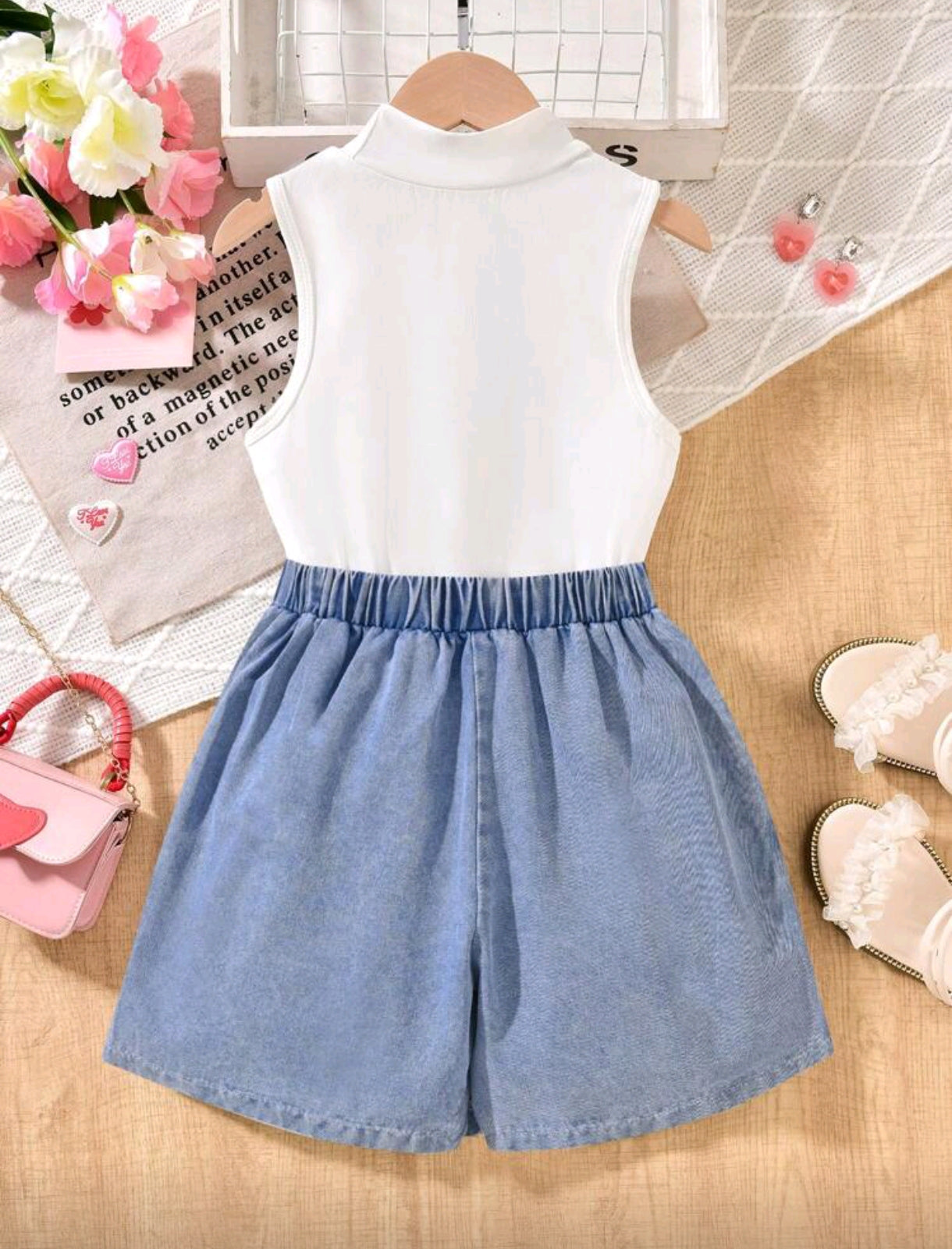 Blusa sin mangas + short pollera de jeans