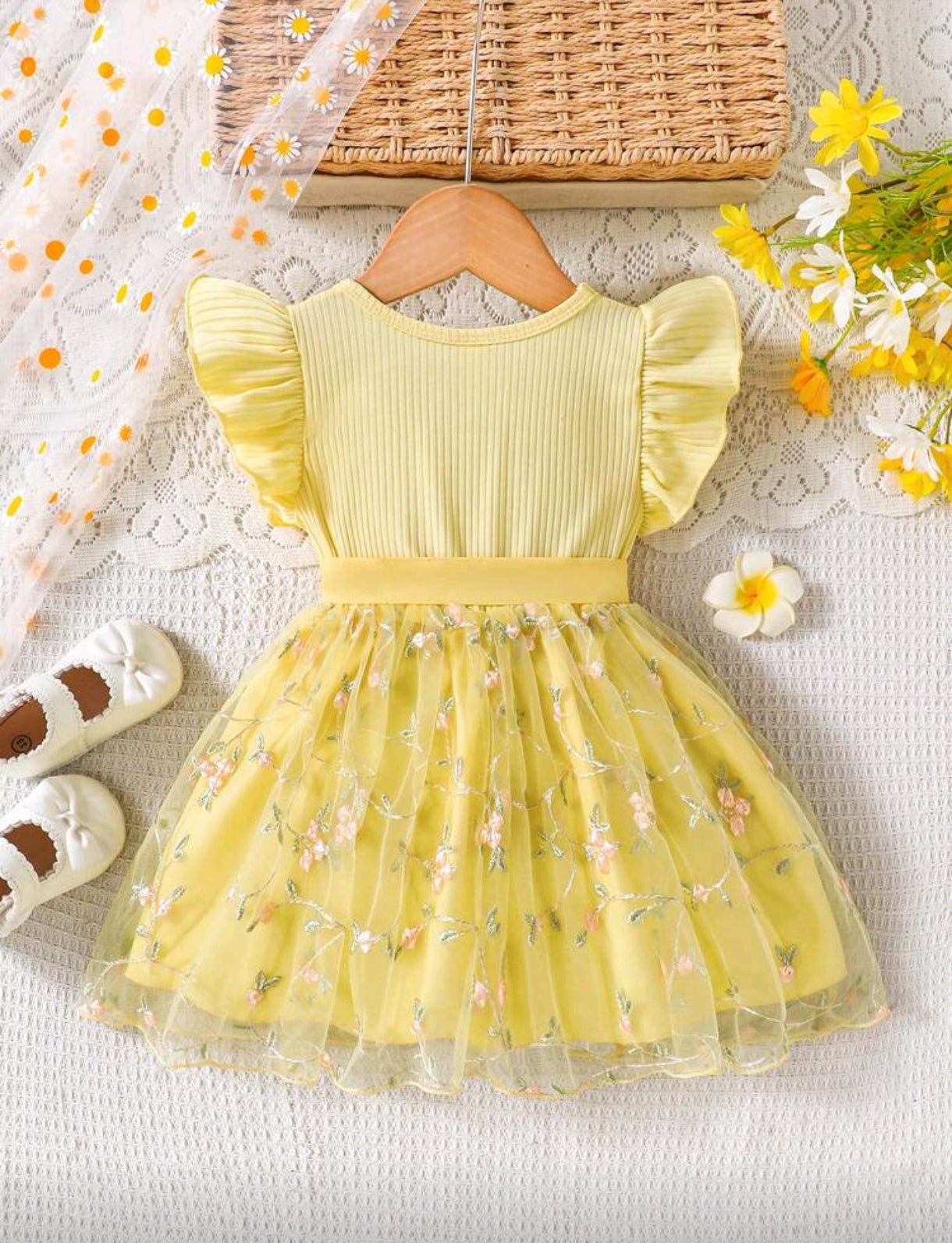Vestido bebé con tul y bordado de flores